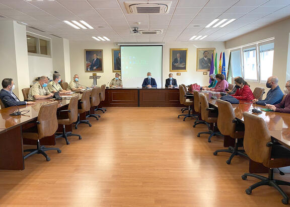 Reunión entre investigadores de la UJA y el MADOC.