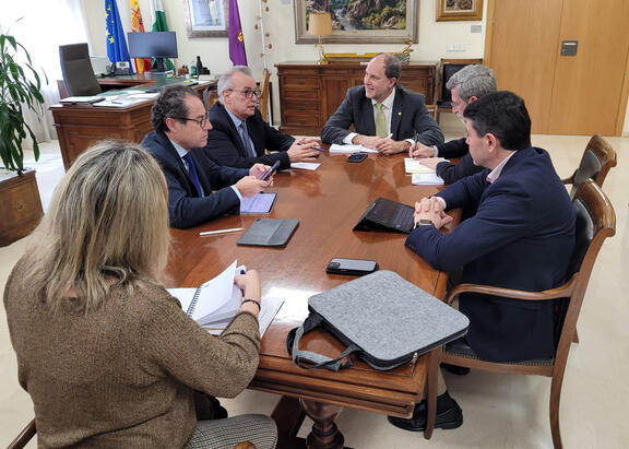 Reunión celebrada en la UJA con representantes de ISDEFE.