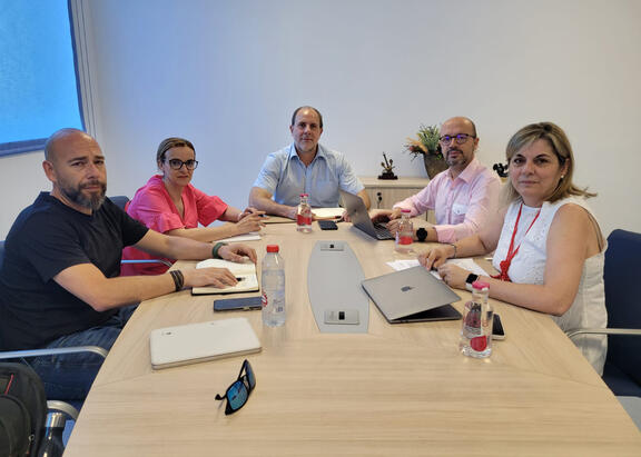 De izquierda a derecha, Ángel Llavero, Hikmate Abriouel, Nicolás Ruiz, Francisco Roca y Mª Victoria López.