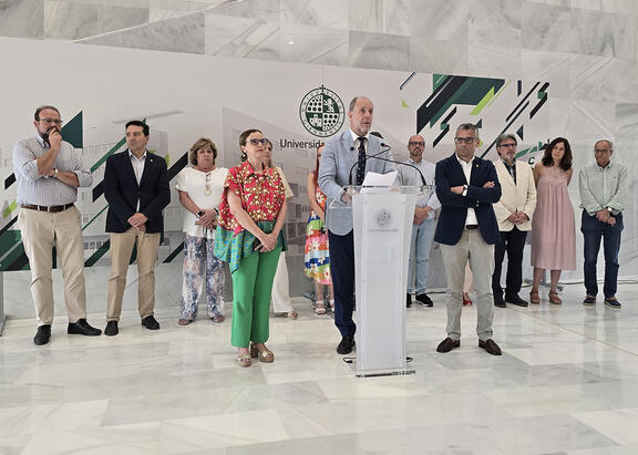 Rueda de prensa ofrecida por el Rector, junto a todo el Equipo de Dirección de la UJA, el pasado 2 de julio.