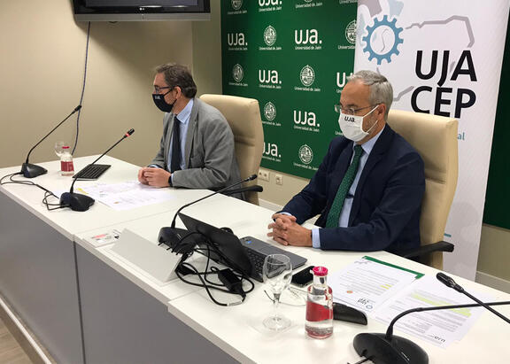 Juan Gómez y Juan R. Lanzas, en la inauguración del seminario.
