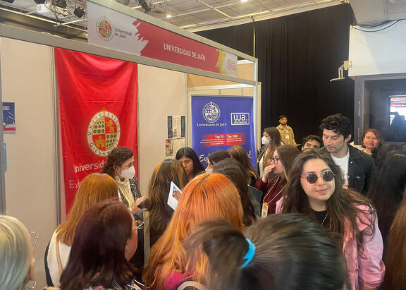 Stand de la UJA en la feria celebrada en Santiago de Chile.