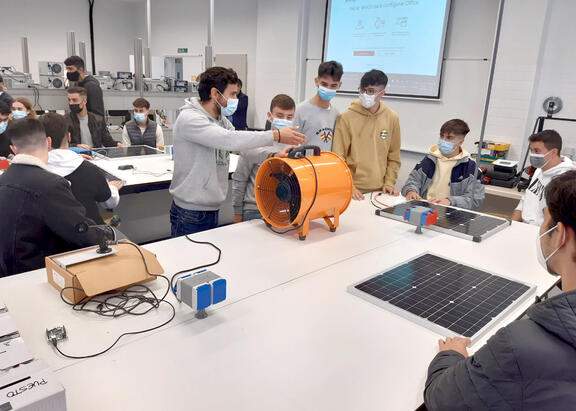 Taller sobre energías renovables, celebrado en la Escuela Politécnica de Linares.