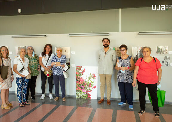 Participantes en la visita a la exposición.