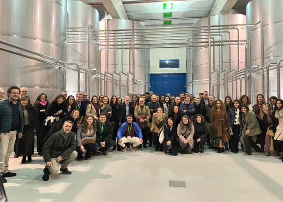 Participantes en el congreso, durante su visita a las instalaciones de Picualia.