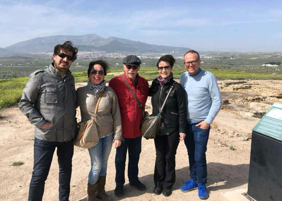 Arturo Ruiz, en el centro, en la visita a Puente Tablas.