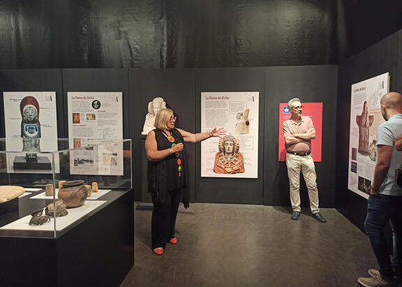 Visita guiada a la exposición por Carmen Rísquez.