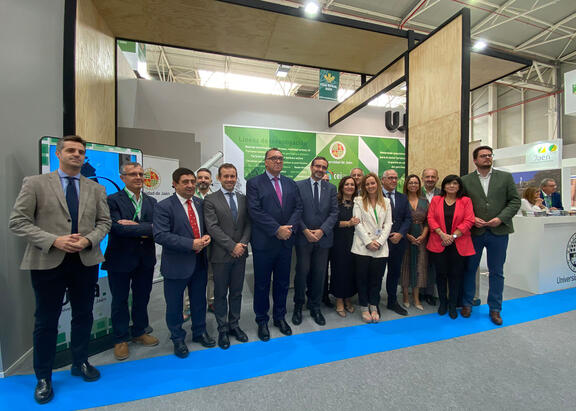 Visita institucional al stand de la Universidad de Jaén en Tierra Adentro.
