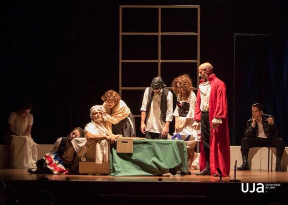 Momento de la actuación de In Vitro Teatro de la UJA. Foto: Fernando Mármol