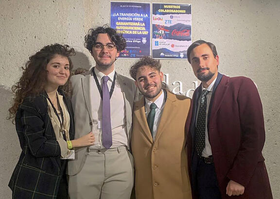 Integrantes del Aula de Debate de la UJA, participantes en el torneo celebrado en Virgo.