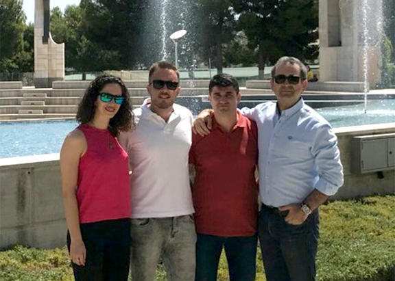 Los investigadores Sara Suárez-Manzano, Alberto Ruiz-Ariza, Manuel J. de la Torre Cruz y Emilio J. Martínez-López.