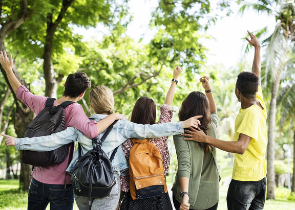 Un grupo de jóvenes. Foto: rawpixel.com (freepik).