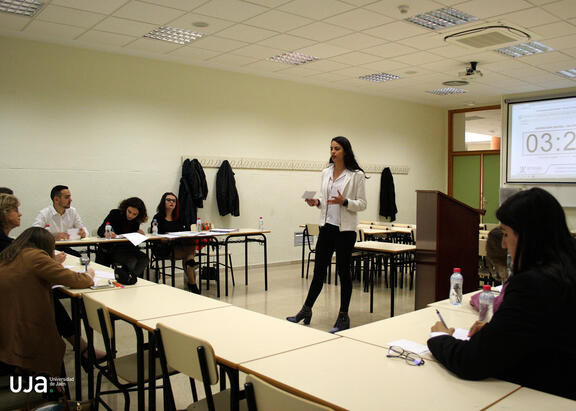 Un debate anterior, celebrado en la UJA.