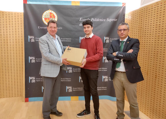 Acto de entrega del premio, en la EPS de Linares.