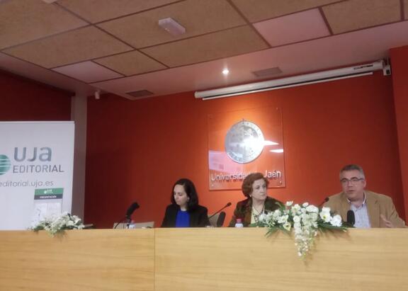 Marta Torres, Mª Dolores Rincón y Ventura Salazar, en la presentación.