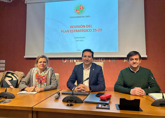 Elia García, Juan Martínez y Jacinto Fernández, en una de las sesiones celebradas.