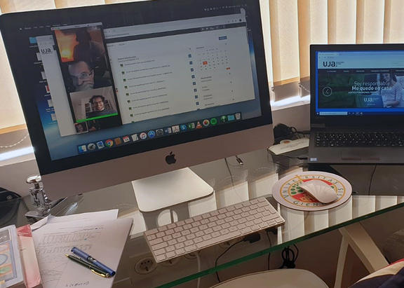 Trabajo desde casa. Foto: J. Cruz.