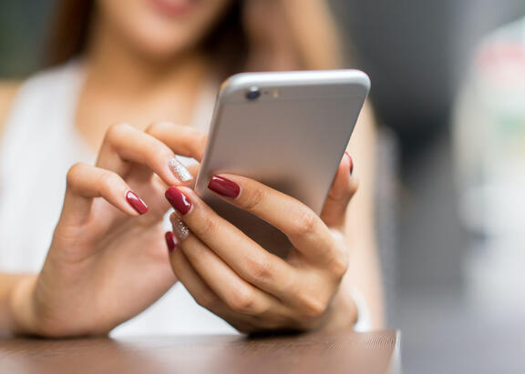 La conversación se realiza a través de la plataforma de mensajería Telegram.
