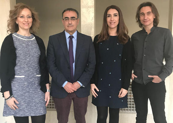 La profesora María Isabel Ortega, a la izquierda, junto a sus compañeros del proyecto.