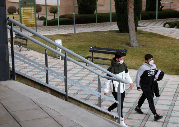 Alumnado de la UJA, en el campus Las Lagunillas.