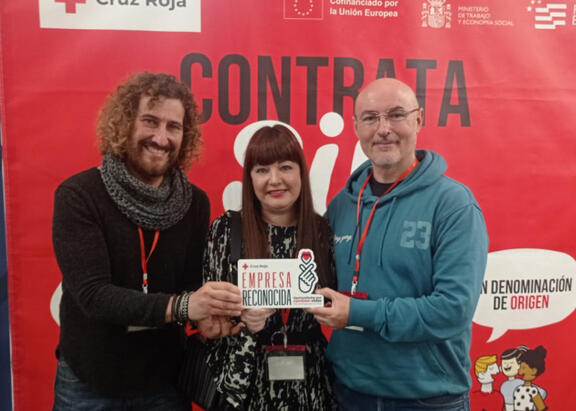Julio Ángel Olivares Merino, Rosario Sabariego y José Antonio Ruiz Eliche, tras la recogida del galardón