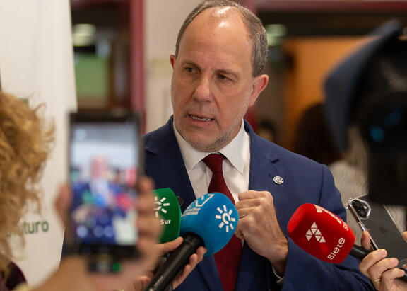 El Rector de la Universidad de Jaén, Nicolás Ruiz Reyes.