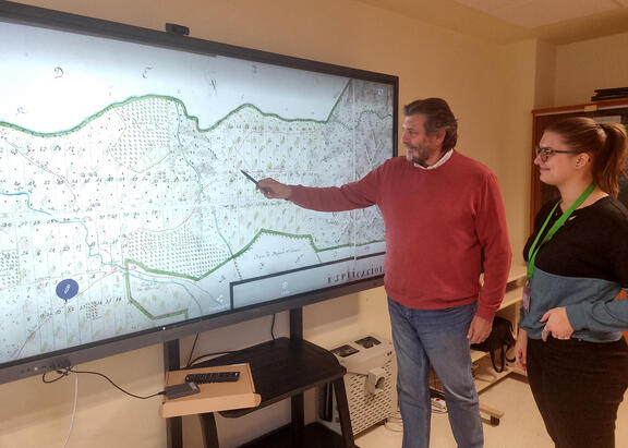 Los investigadores José Miguel Delgado y Laura Partal.