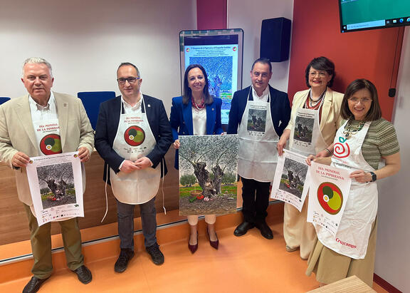 De izquierda a derecha, Juan Infante, José Ayala, Marta Torres, Francisco Navarro, Inés Arco y Carmina Martínez.